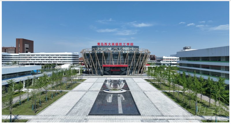 西大校门
