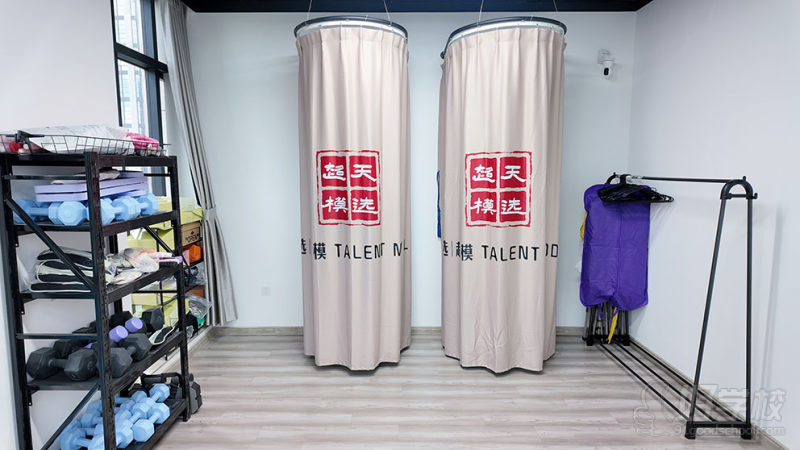 更衣间及器材室 (1