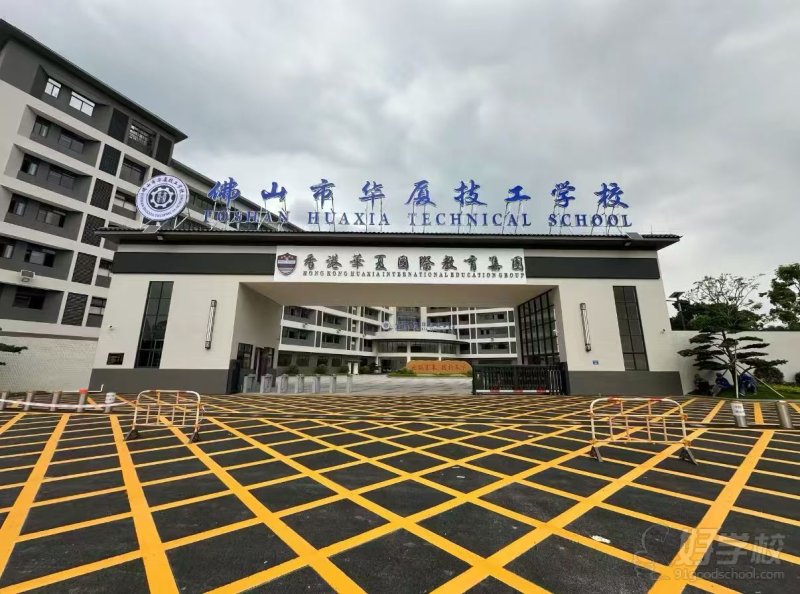 校门1