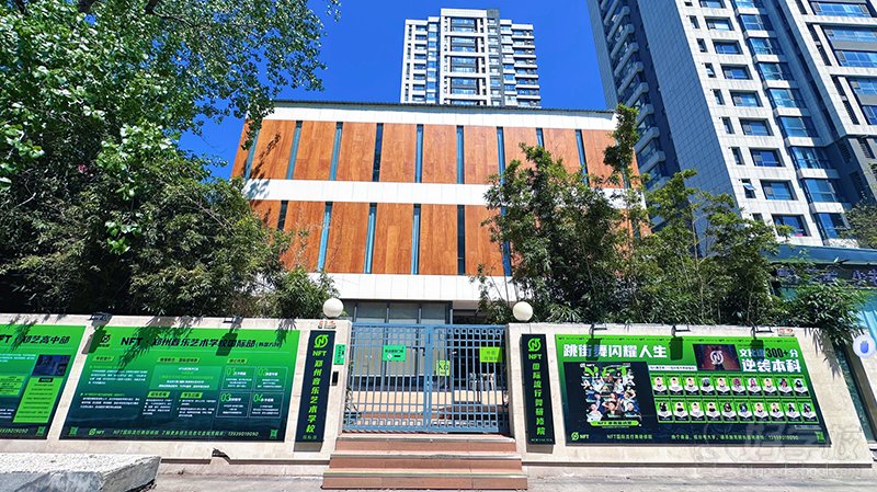 学校正面 (1)