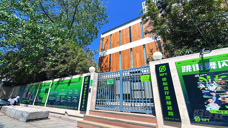 学校侧面