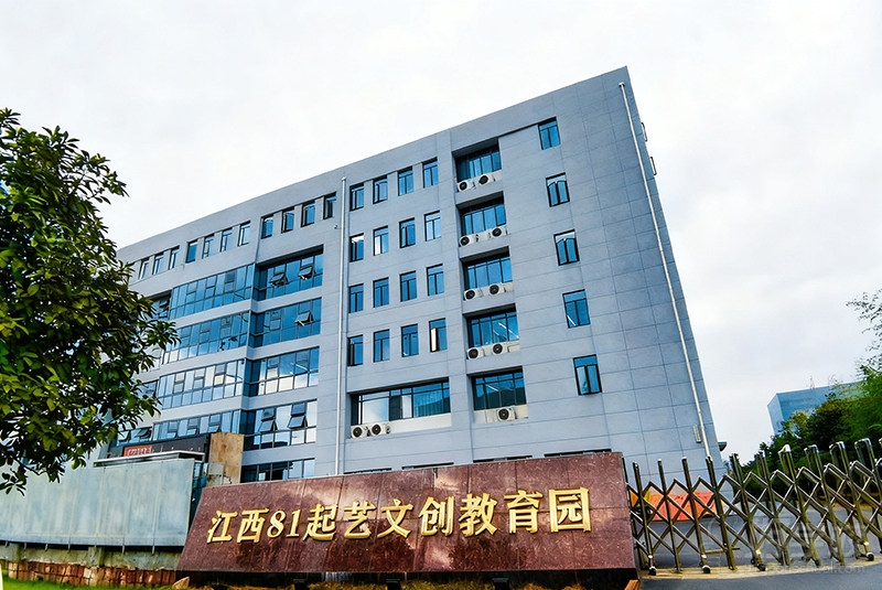 学校大门口