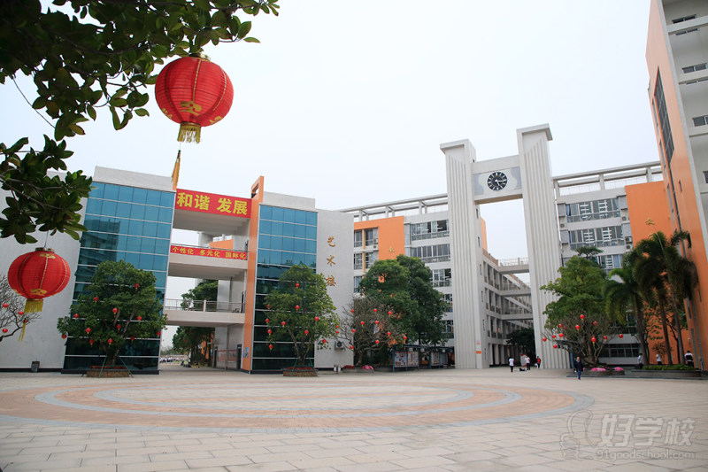 钟楼艺术楼全景