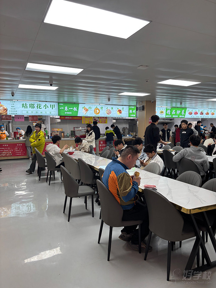 食堂用餐