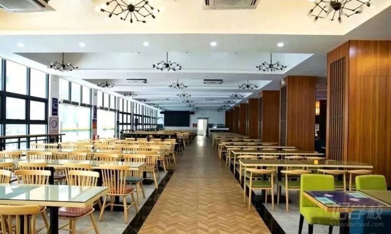 食堂全景
