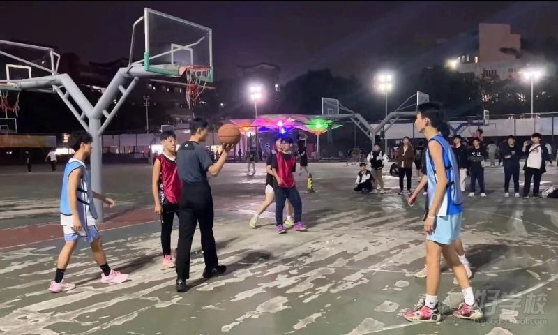 课外活动篮球比赛