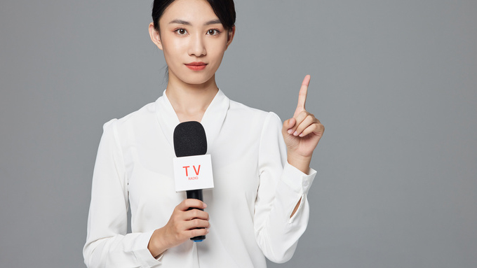 模仿专业播音员