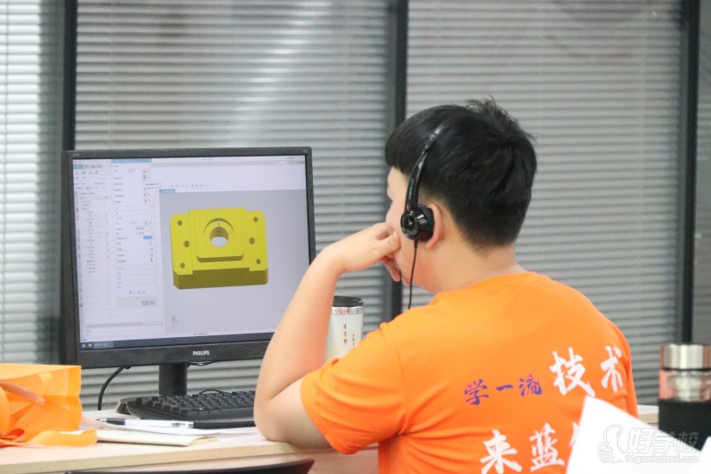 東莞CNC加工中心培訓班 東莞藍領教育