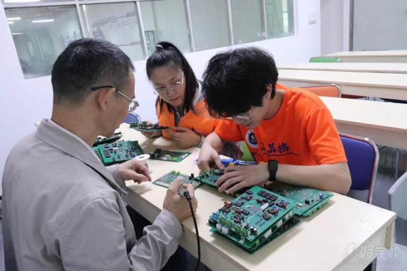 東莞電子電路設(shè)計培訓課程 東莞藍領(lǐng)教育