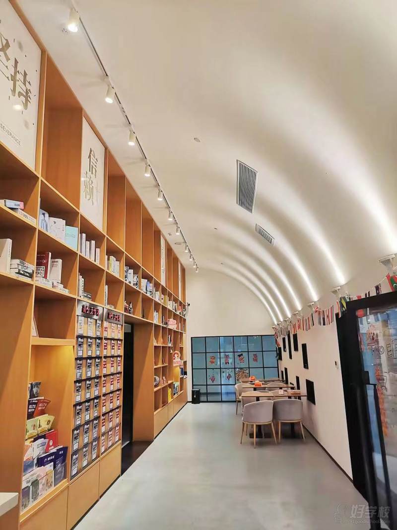 截止目前，外语培训事业部在广州、珠海、中山等城市拥有12个教学中心，在读学员人数超过3000人；高考外语事业部已在广州、深圳、珠海、东莞、中山、河源、汕尾、揭阳、湛江、梅州等地市以及广西、福建、云南、四川、河北、贵州、湖南、江西等省份开展业务，在读学员超过10000人。