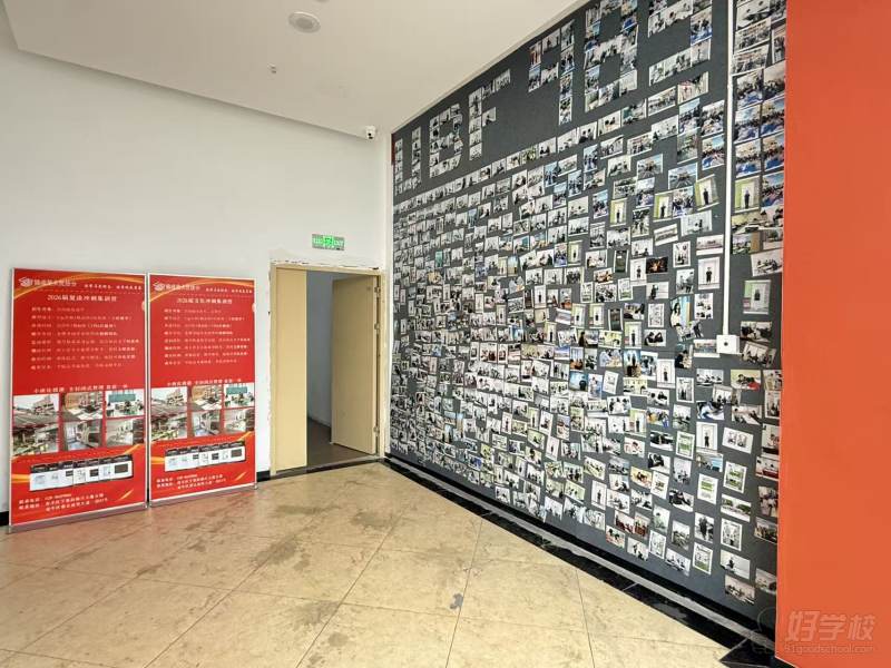 历届学生照片，我们的目标不是本科线，我们的目标是冲刺名校。