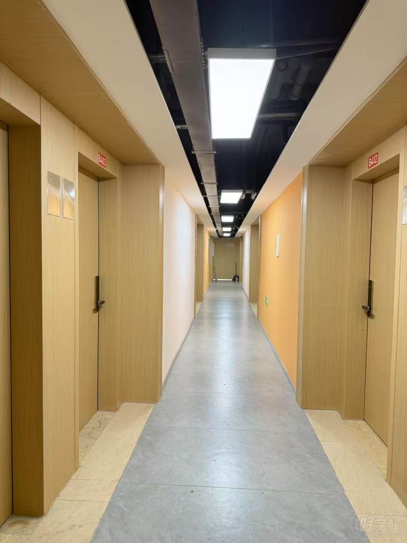 干净清洁的寝室，酒店式的宿舍管理。