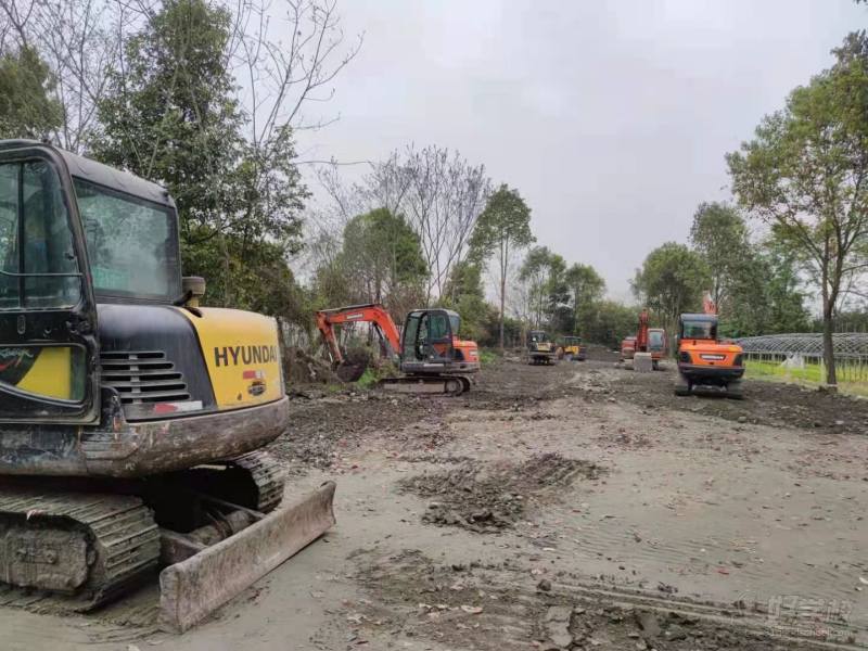 成都挖掘机司机操作培训班