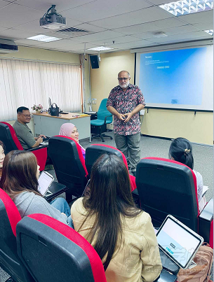 跨国交流：纽约大学阿布扎比分校学生可赴新加坡 / 上海校区交流（如郑伊宁参与环球企业家项目）；跨国交流：纽约大学阿布扎比分校学生可赴新加坡 / 上海校区交流（如郑伊宁参与环球企业家项目）；