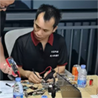 &nbsp; 依托广东本科办学资源，教学规范、信誉可靠；配备多名资深无人机维修讲师，实战经验与教学经验兼备；无人机机型齐全、专业维修工具配套完备，教学场地设施完善，理论 + 实操双向落地，确保学有所成。毕业后可参加专项考试，通过即可获得国家人社局授权颁发的无人机相关证书，证书学信网可查，全国通用，为职业发展筑牢基础。&nbsp;&nbsp;