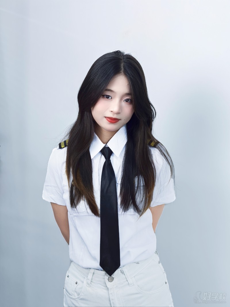 理论课程专家。无人机专业背景，5年无人机教培行业经历，拥有一整套自研的系统化理论教学体系。带领团队出版了“无人机理论从小白到大彻大悟”和“地面站从零开始”两本教材。