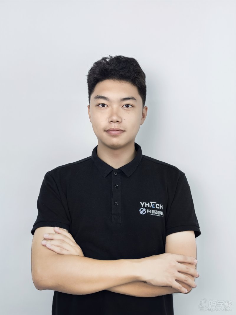 风屿智航创始人，参与“仰望U8玩家版”无人机模块的开发和整车的系统适配，“1+6”教学体系创始人，秉承“与所有想要抓住低空经济风口的学员共荣共生”的使命去对待每一位学员。