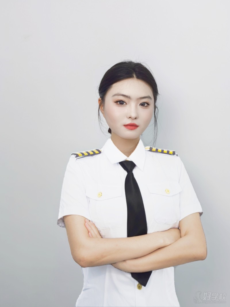 课程设计总监。教育学背景，负责开发和优化培训课程，确保学员学习体验和教学效果最大化，深受学员好评。