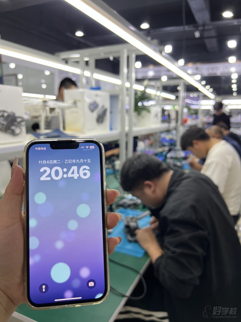 晚上的教室实操室