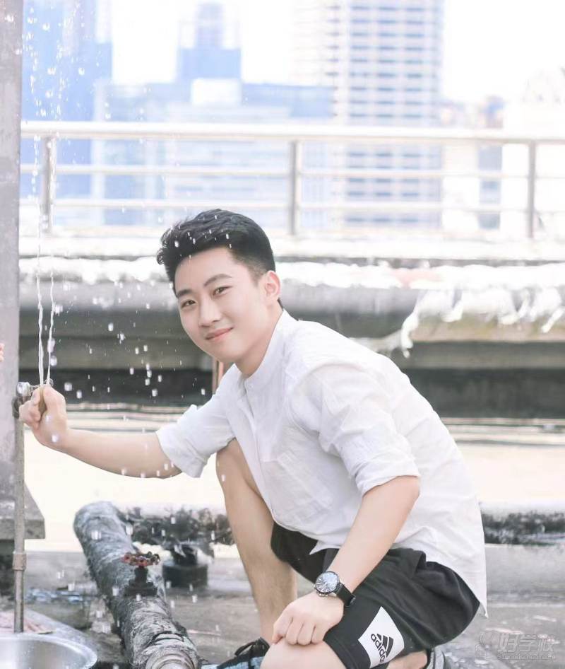 龍老師（播音教師）