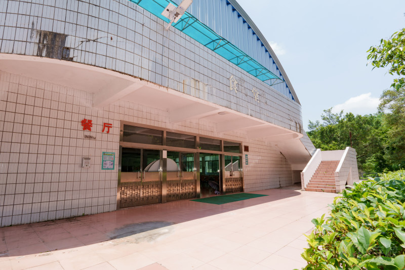 学校餐厅外景