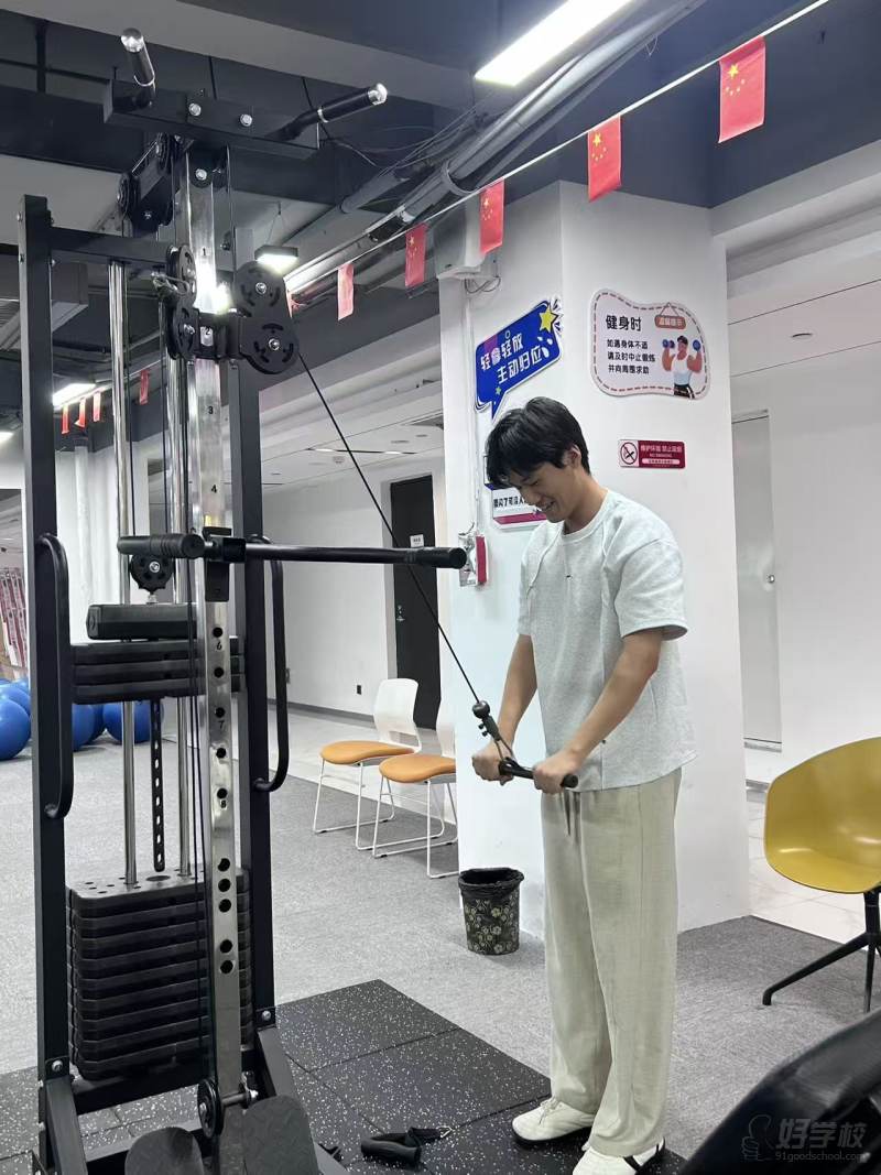 校长带领学员运动健身~~