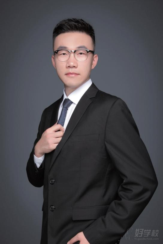 梁伟