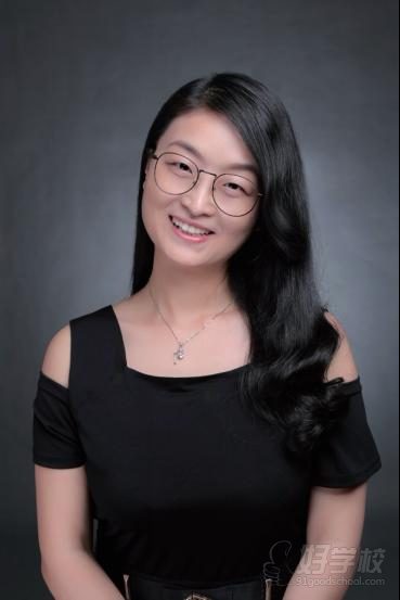 徐  婷